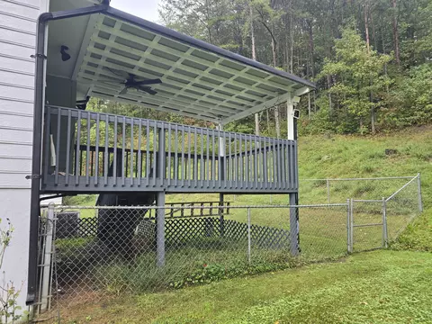 Exterior - 6 Hampton Ct, Middlesboro, KY 40965 photo 6 of 15