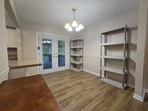 Dining - 6 Hampton Ct, Middlesboro, KY 40965 photo 1 of 1