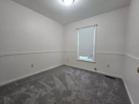 Bedroom - 6 Hampton Ct, Middlesboro, KY 40965 photo 4 of 6