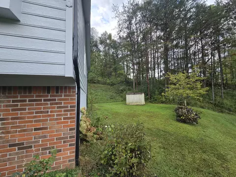 Exterior - 6 Hampton Ct, Middlesboro, KY 40965 photo 12 of 15