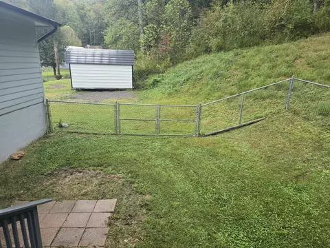 Exterior - 6 Hampton Ct, Middlesboro, KY 40965 photo 9 of 15