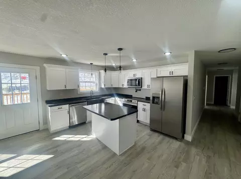 Kitchen - 153 Malibu Dr, Corbin, KY 40701 photo 2 of 2