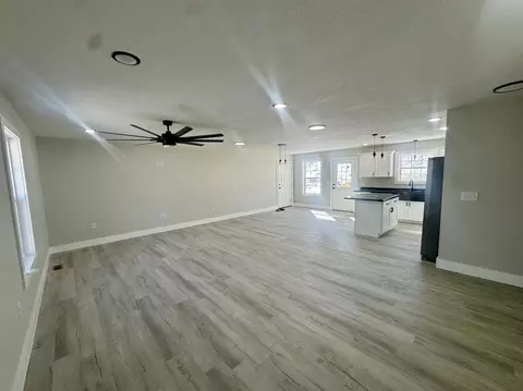 Living - 153 Malibu Dr, Corbin, KY 40701 photo 1 of 3