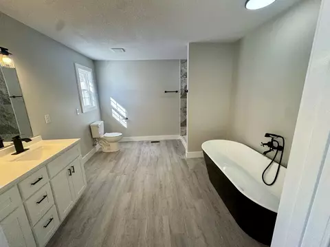 Bath - 153 Malibu Dr, Corbin, KY 40701 photo 4 of 4