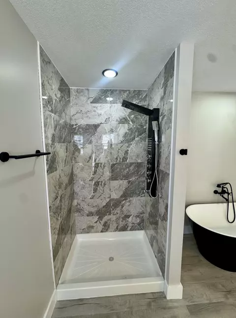 Bath - 153 Malibu Dr, Corbin, KY 40701 photo 3 of 4