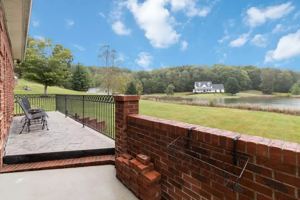 Exterior - 16 Summer Breeze Dr, Somerset, KY 42503 photo 12 of 16