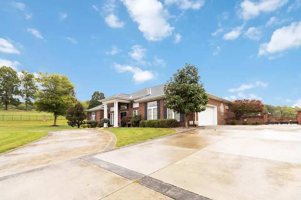 Exterior - 16 Summer Breeze Dr, Somerset, KY 42503 photo 4 of 16