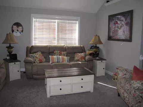 Living - 565 Prather Dr, Nancy, KY 42544 photo 1 of 4