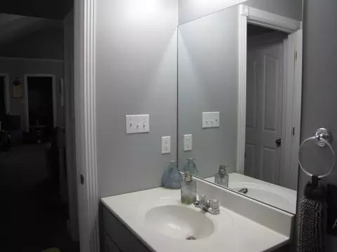 Bath - 565 Prather Dr, Nancy, KY 42544 photo 6 of 9