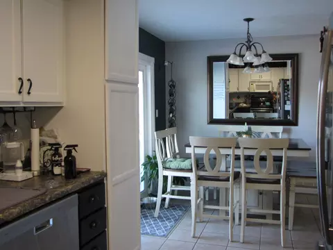 Dining - 565 Prather Dr, Nancy, KY 42544 photo 3 of 3