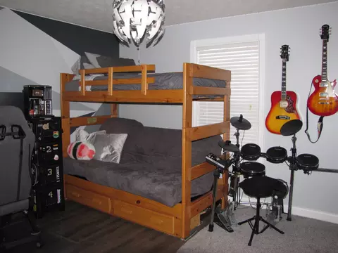 Bedroom - 565 Prather Dr, Nancy, KY 42544 photo 7 of 10