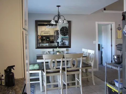 Dining - 565 Prather Dr, Nancy, KY 42544 photo 2 of 3