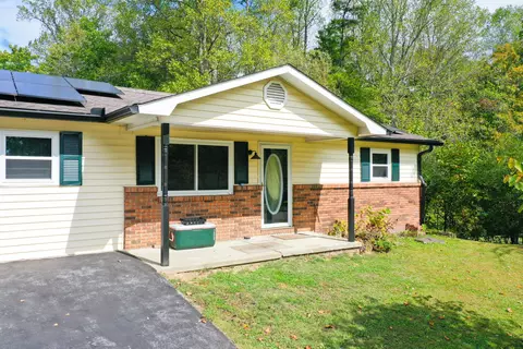 1479 E Williamsburg St, Whitley City, KY 42653