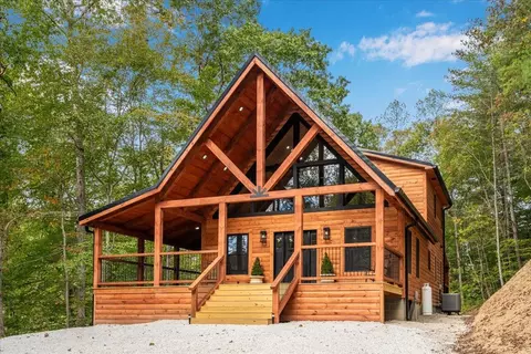 151 Valley Way, Campton, KY 41301