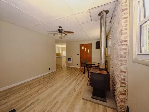 Living - 34 Jasper Circle Dr, Burnside, KY 42519 photo 1 of 2