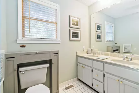 Bath - 430 Kelso Trl, Corbin, KY 40701 photo 2 of 3