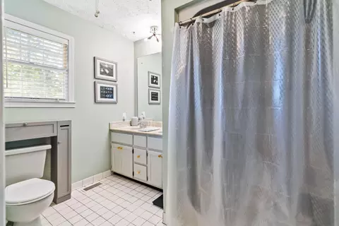 Bath - 430 Kelso Trl, Corbin, KY 40701 photo 1 of 3