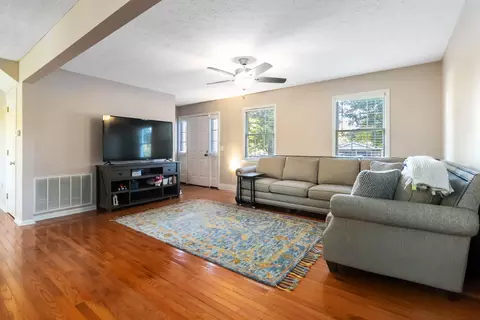 Living - 430 Kelso Trl, Corbin, KY 40701 photo 4 of 5