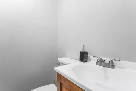 2772 Lockhurst Rd, Lexington, KY 40517