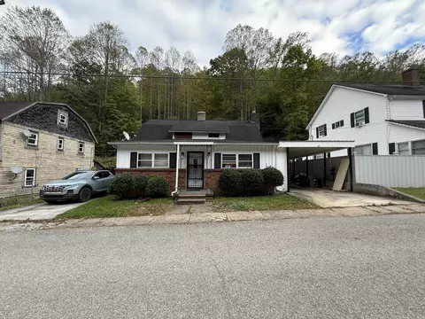 29 Gap Branch Rd, Lynch, KY 40855
