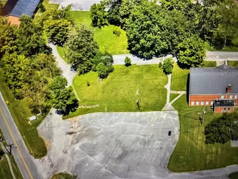 9999 Bennett Cir, London, KY 40741