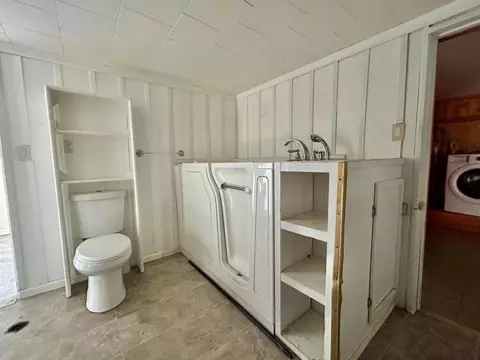 Bath - 93 E Antioch Ave, Burnside, KY 42519 photo 1 of 2