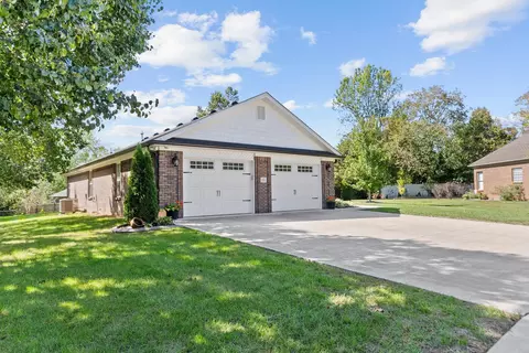 Exterior - 111 Lynne Dr, Berea, KY 40403 photo 2 of 10