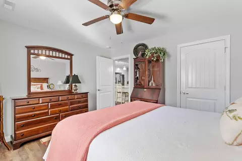 Bedroom - 111 Lynne Dr, Berea, KY 40403 photo 6 of 8