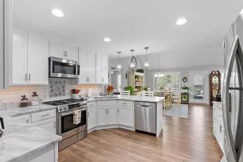 Kitchen - 111 Lynne Dr, Berea, KY 40403 photo 3 of 5