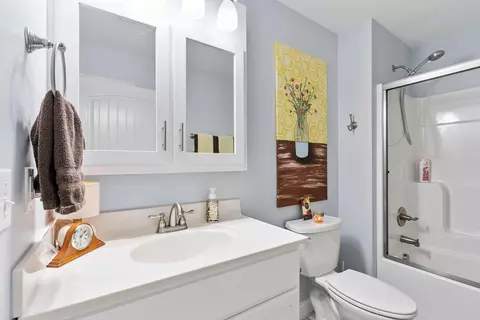 Bath - 111 Lynne Dr, Berea, KY 40403 photo 3 of 4