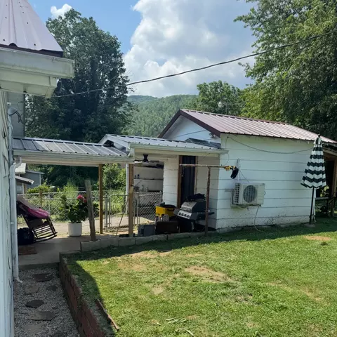 Exterior - 357 Hwy 522, Baxter, KY 40806 photo 3 of 3