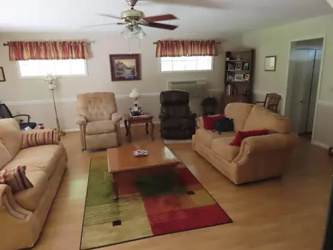Living - 606 Rawcel St, Morehead, KY 40351 photo 2 of 3