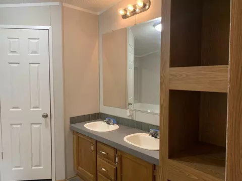 Bath - 8707 State Highway 773, Denton, KY 41132 photo 6 of 8