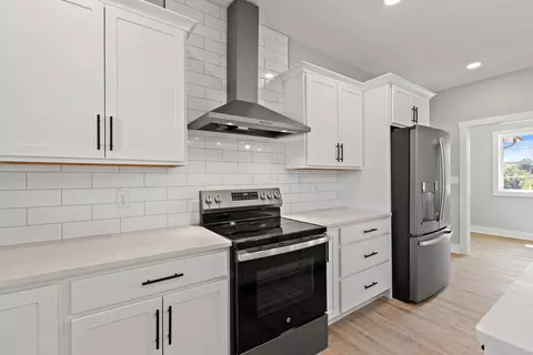 Kitchen - 334 Wolverine Way, Richmond, KY 40475 photo 4 of 4