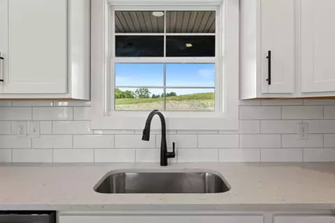 Kitchen - 334 Wolverine Way, Richmond, KY 40475 photo 3 of 4