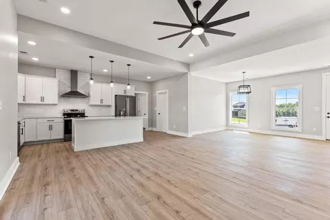 Living - 334 Wolverine Way, Richmond, KY 40475 photo 2 of 6