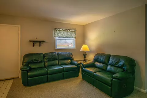 Living - 710 Adams St, Corbin, KY 40701 photo 4 of 5