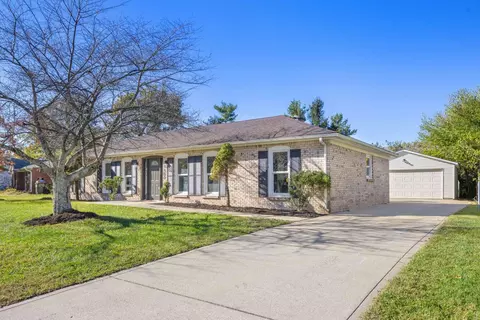 302 Westwood Ct, Versailles, KY 40383