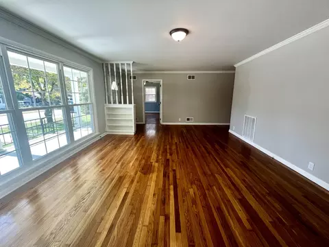 Living - 418 Engineer St, Corbin, KY 40701 photo 2 of 6