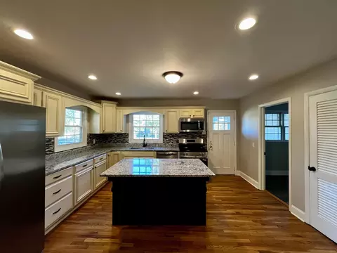 Kitchen - 418 Engineer St, Corbin, KY 40701 photo 2 of 3