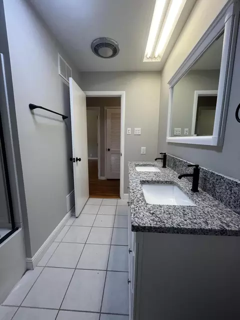 Bath - 418 Engineer St, Corbin, KY 40701 photo 4 of 10