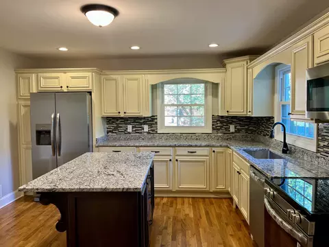 Kitchen - 418 Engineer St, Corbin, KY 40701 photo 3 of 3