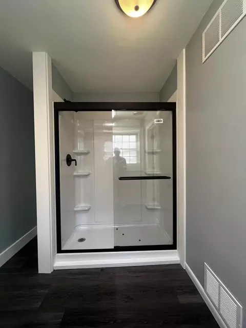 Bath - 418 Engineer St, Corbin, KY 40701 photo 2 of 10