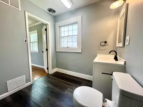 Bath - 418 Engineer St, Corbin, KY 40701 photo 3 of 10