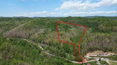 9999 Buzzard Rd, Manchester, KY 40962