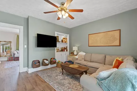 Living - 111 Lloyd Rd, Georgetown, KY 40324 photo 3 of 4