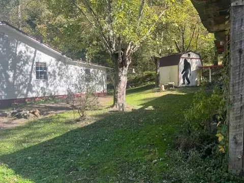 2890 Ky-302, Van Lear, KY 41265 photo 6