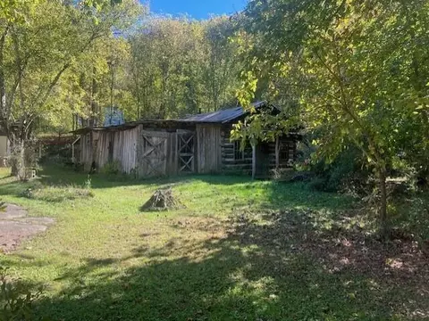 2890 Ky-302, Van Lear, KY 41265 photo 7