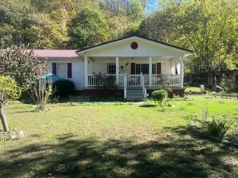 2890 Ky-302, Van Lear, KY 41265 photo 9