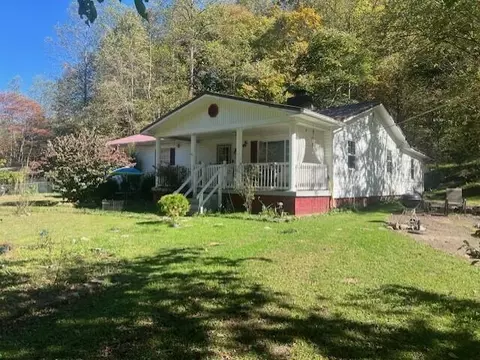 2890 Ky-302, Van Lear, KY 41265 photo 8